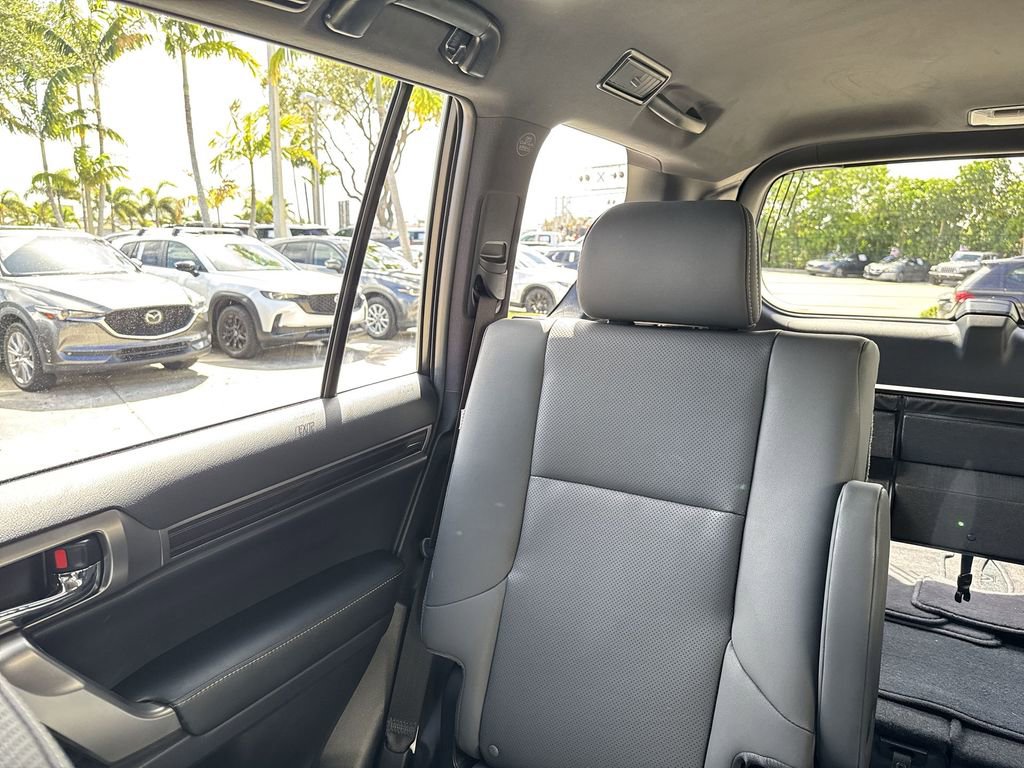 Used 2023 Lexus GX 460 Premium image 18