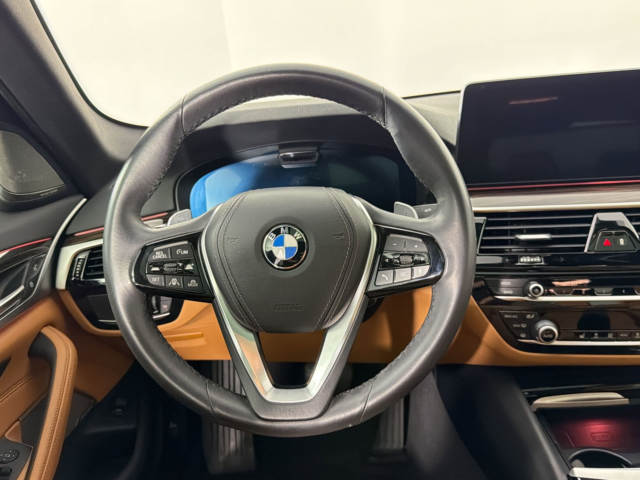 Used 2021 BMW 530i w/ Premium Package RWD image 19