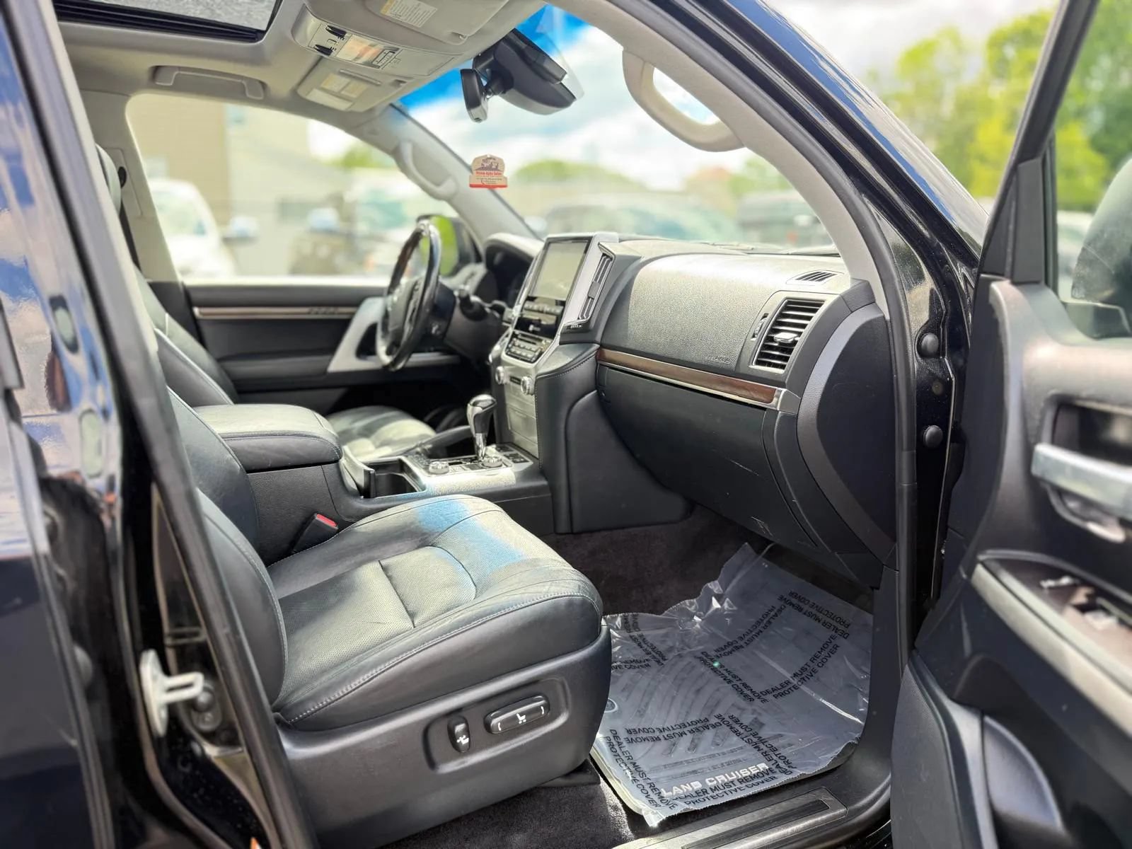 Used 2016 Toyota Land Cruiser w/ Four Season Floor Mat Package AWD/4WD image 28