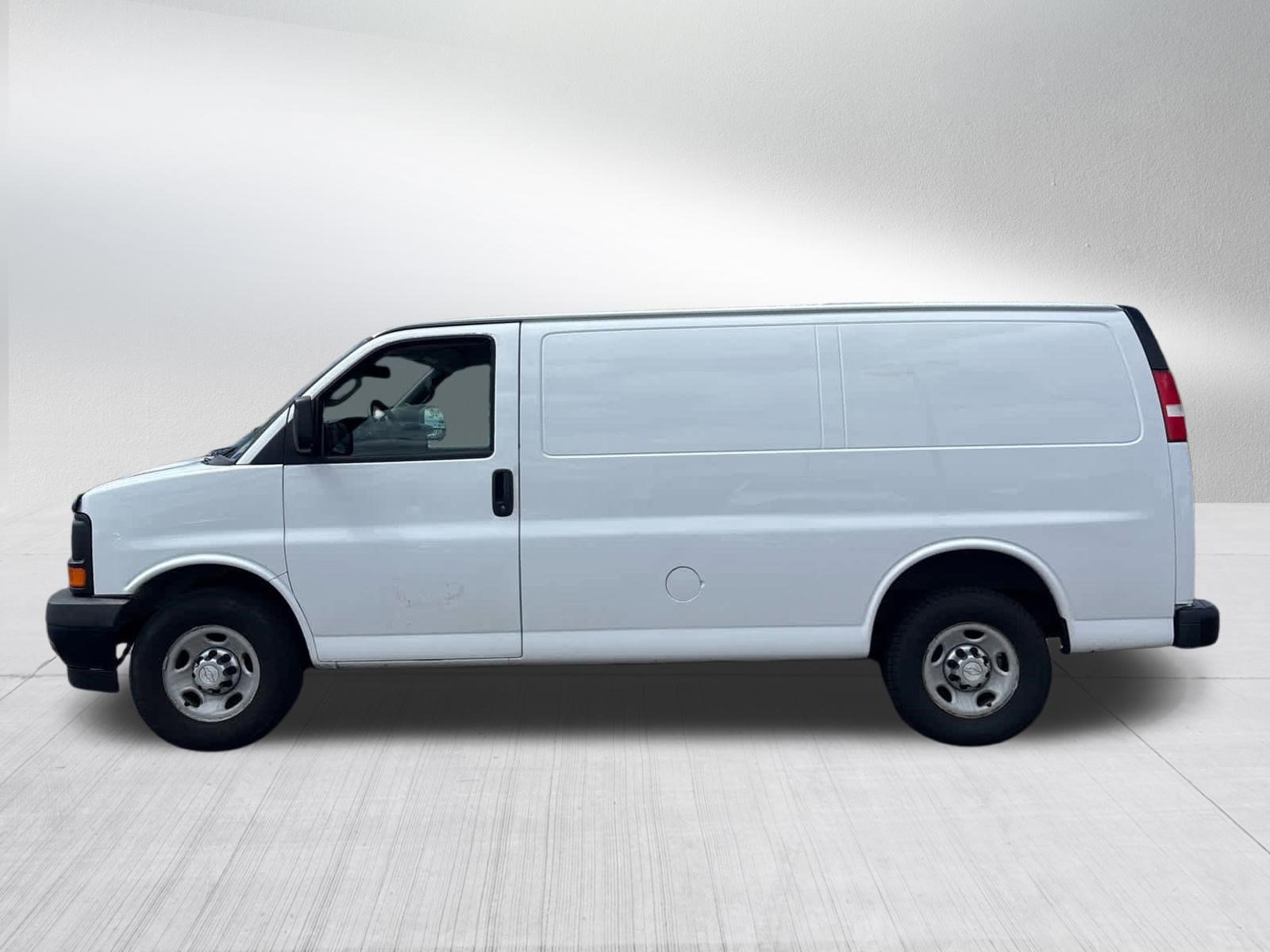 Used 2017 Chevrolet Express 2500 RWD image 5