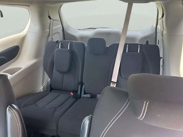 Used 2022 Chrysler Voyager LX FWD image 7