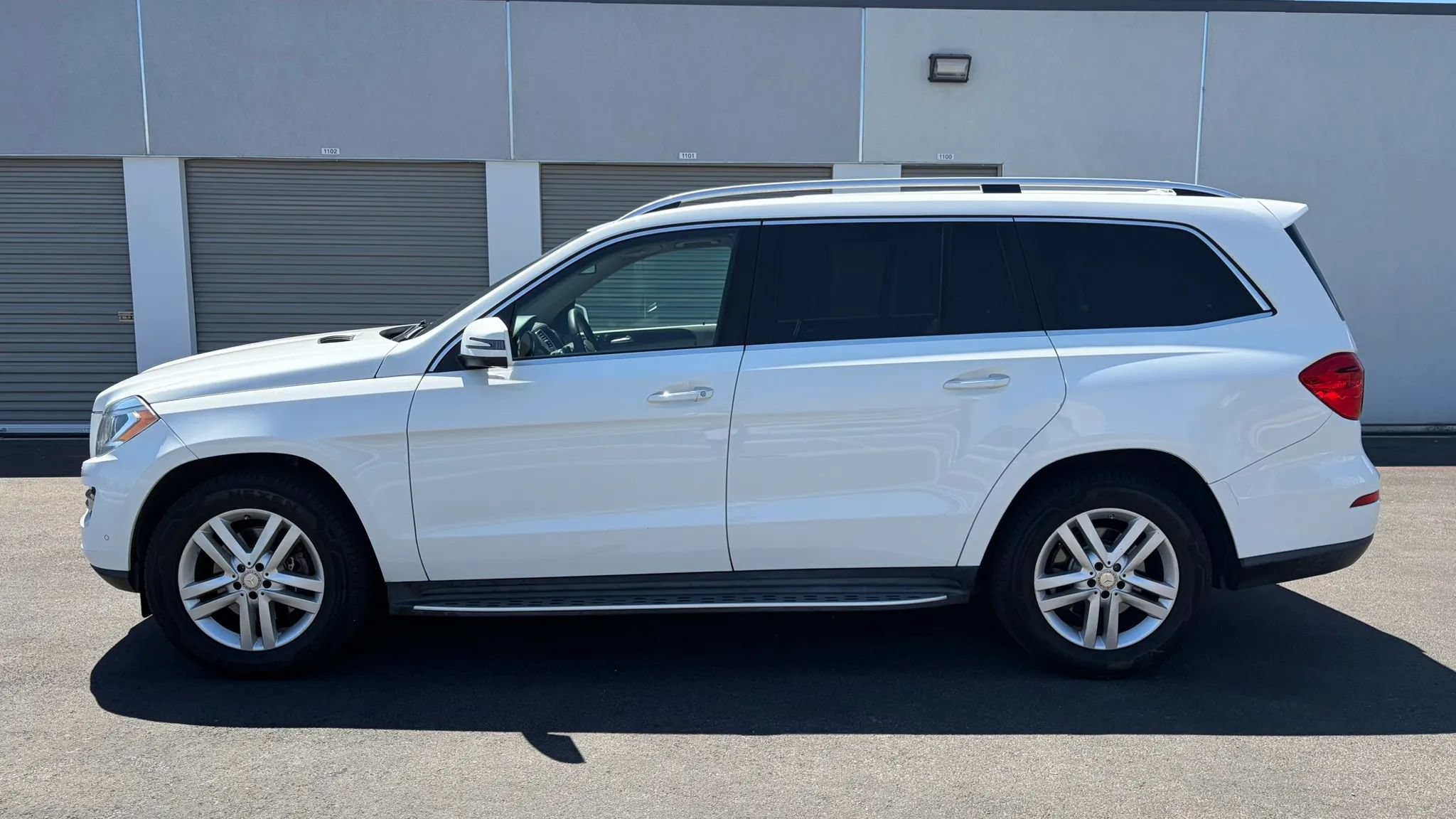 Used 2015 Mercedes-Benz GL 320 BlueTEC 4MATIC w/ Premium I Package image 2