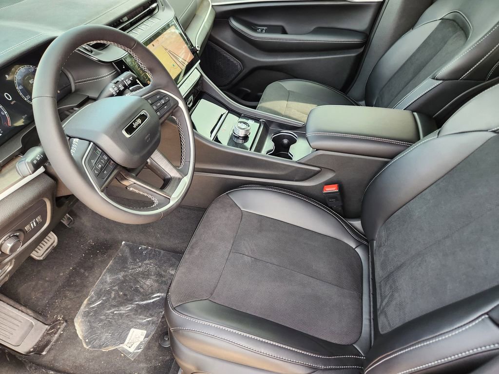 New 2026 Jeep Grand Cherokee Altitude image 8