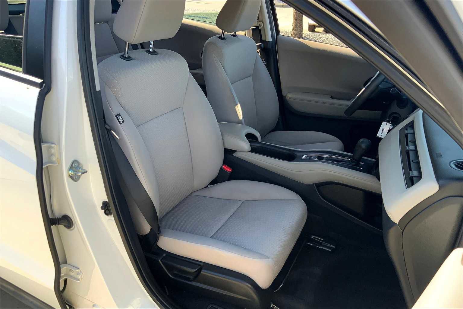 Used 2018 Honda HR-V LX image 8