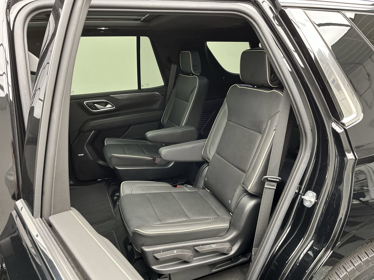 Certified 2022 GMC Yukon SLT w/ SLT Premium Package AWD/4WD image 13