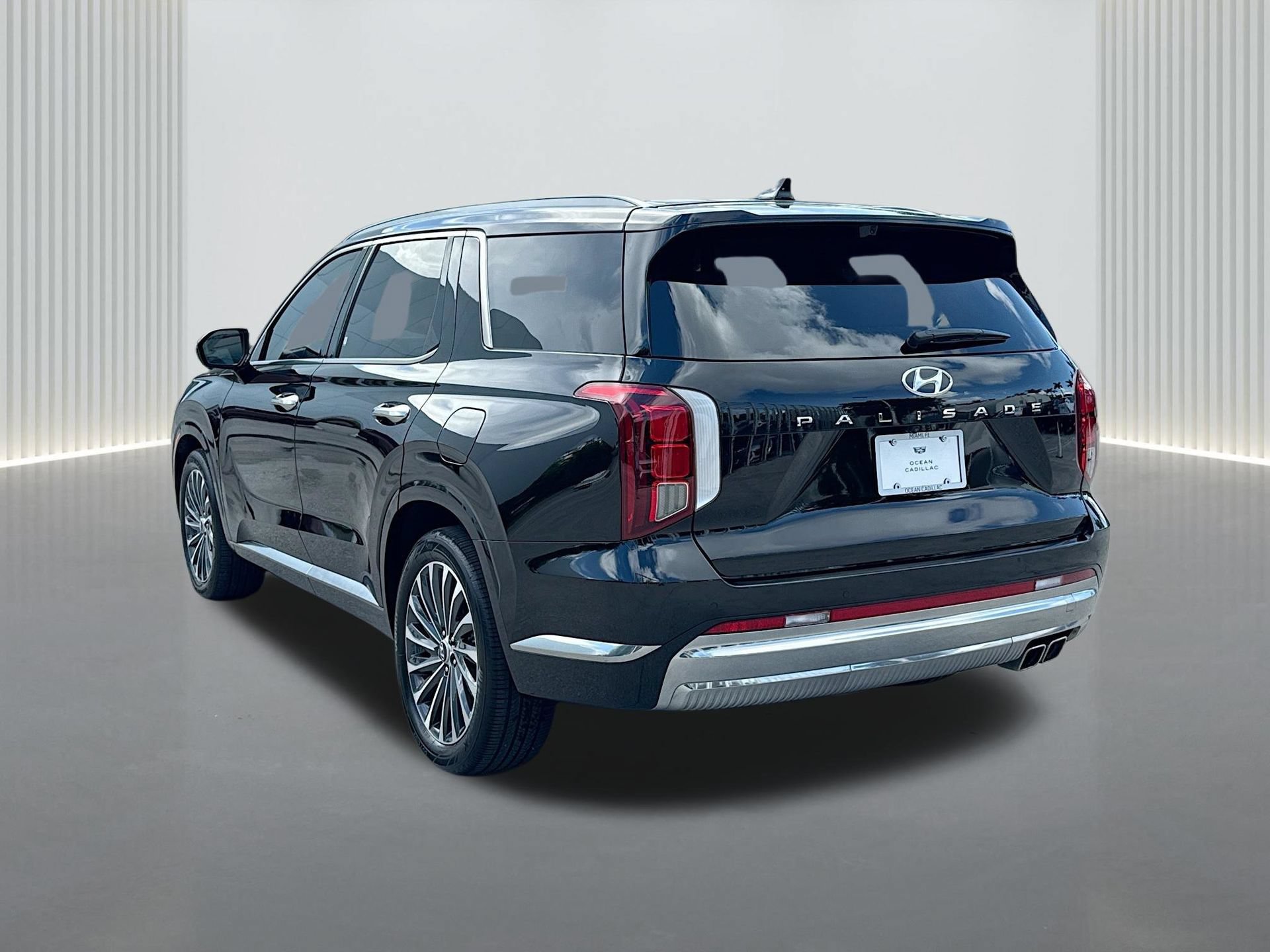 Used 2025 Hyundai Palisade Calligraphy FWD image 3