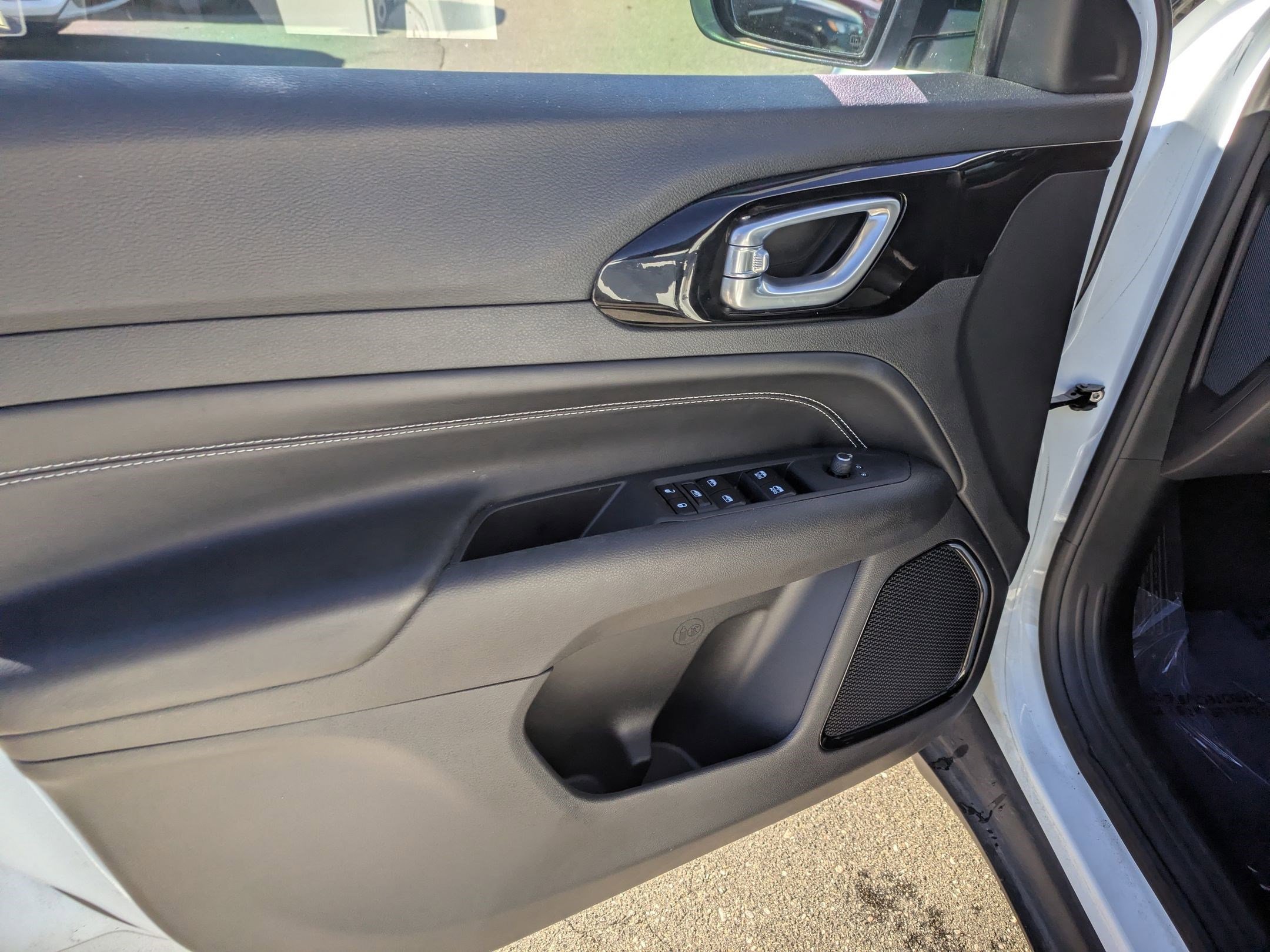 Used 2023 Jeep Compass Altitude image 17