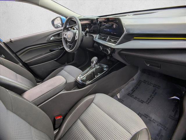 Used 2025 Chevrolet Trax LT FWD image 20
