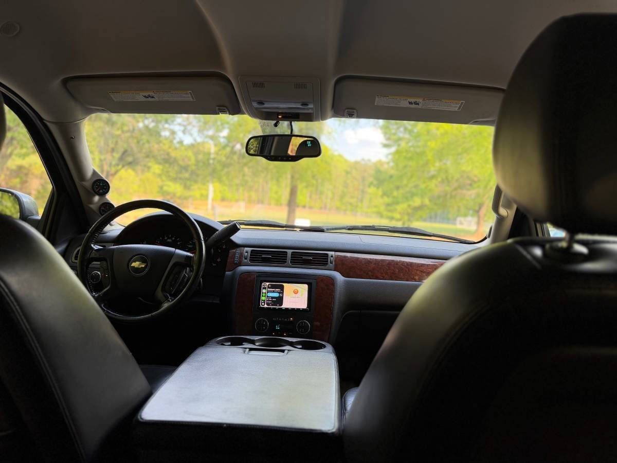 Used 2008 Chevrolet Suburban LT w/ LT Preferred Equipment Group RWD image 6
