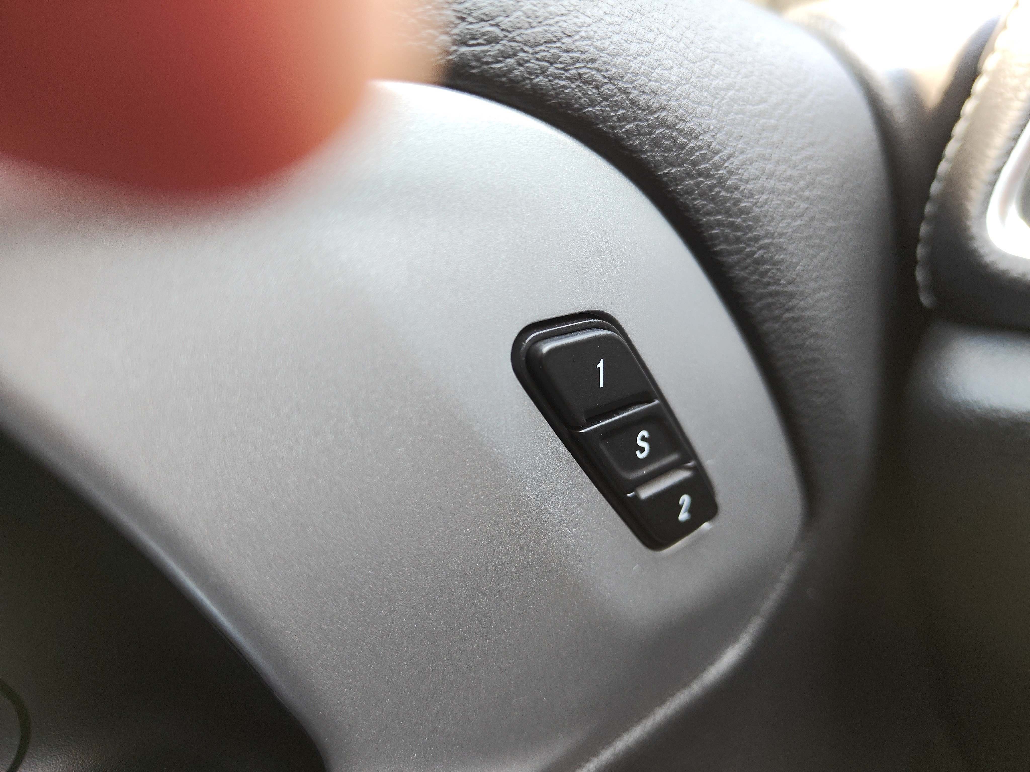 Used 2025 Chrysler Pacifica Limited FWD image 37