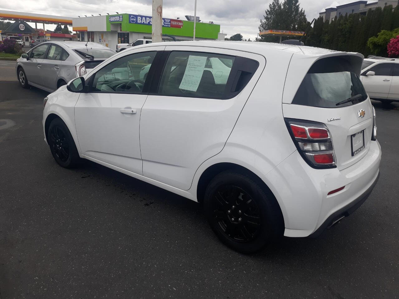 Used 2017 Chevrolet Sonic LT image 5