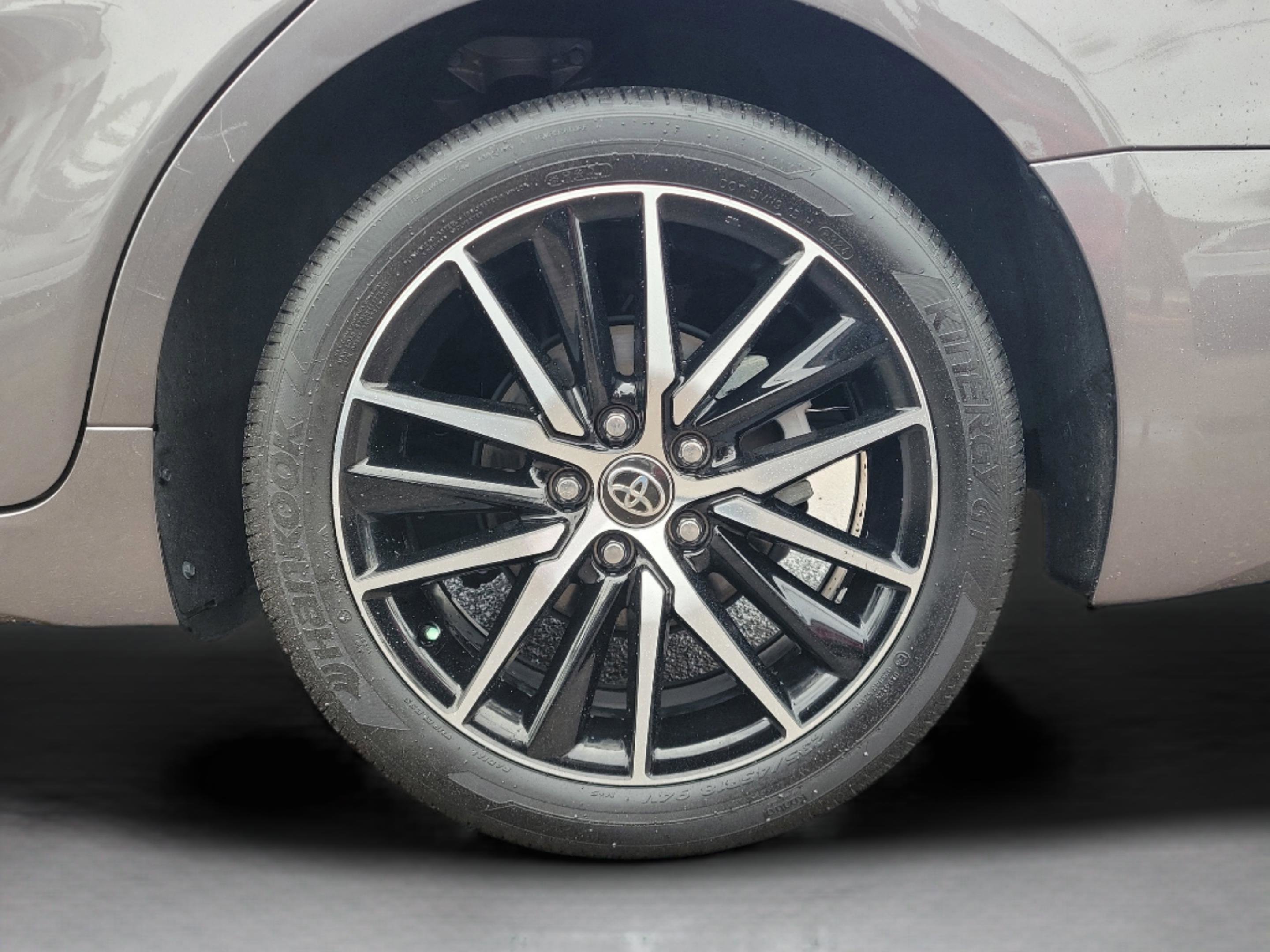 Used 2023 Toyota Camry SE image 33