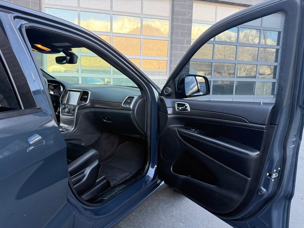 Used 2017 Jeep Grand Cherokee Altitude image 14