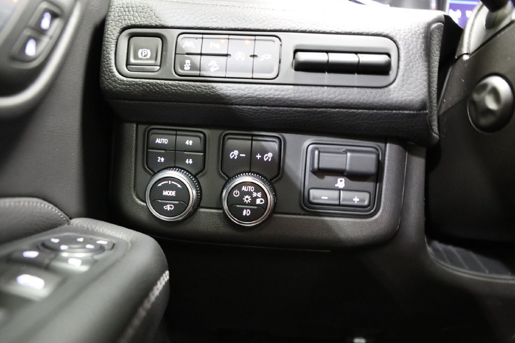 Used 2021 GMC Yukon Denali w/ Denali Ultimate Package AWD/4WD image 20