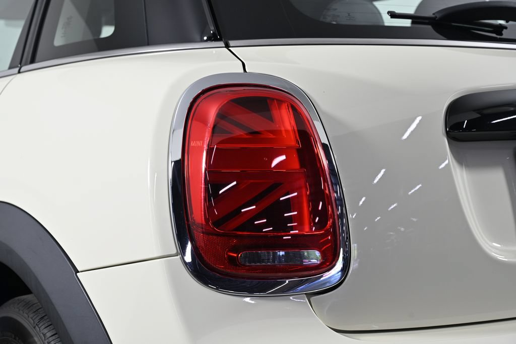 Certified 2022 MINI Cooper 4-Door Hardtop FWD image 9