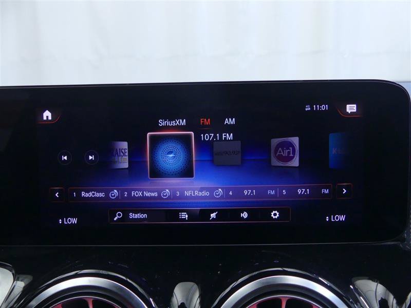 Used 2022 Mercedes-Benz GLB 250 4MATIC w/ Premium Package Lite image 14
