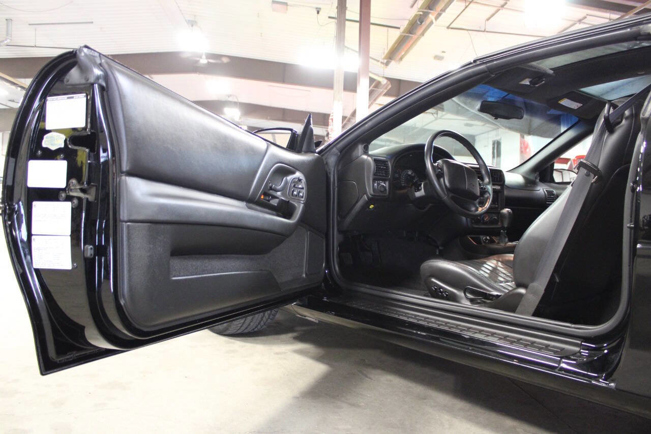 Used 2000 Chevrolet Camaro Z28 w/ SS Performance/Appearance Pkg image 28
