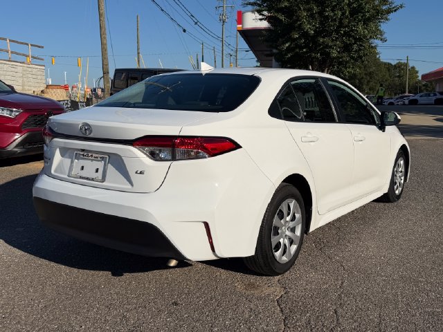 Used 2025 Toyota Corolla LE FWD image 5