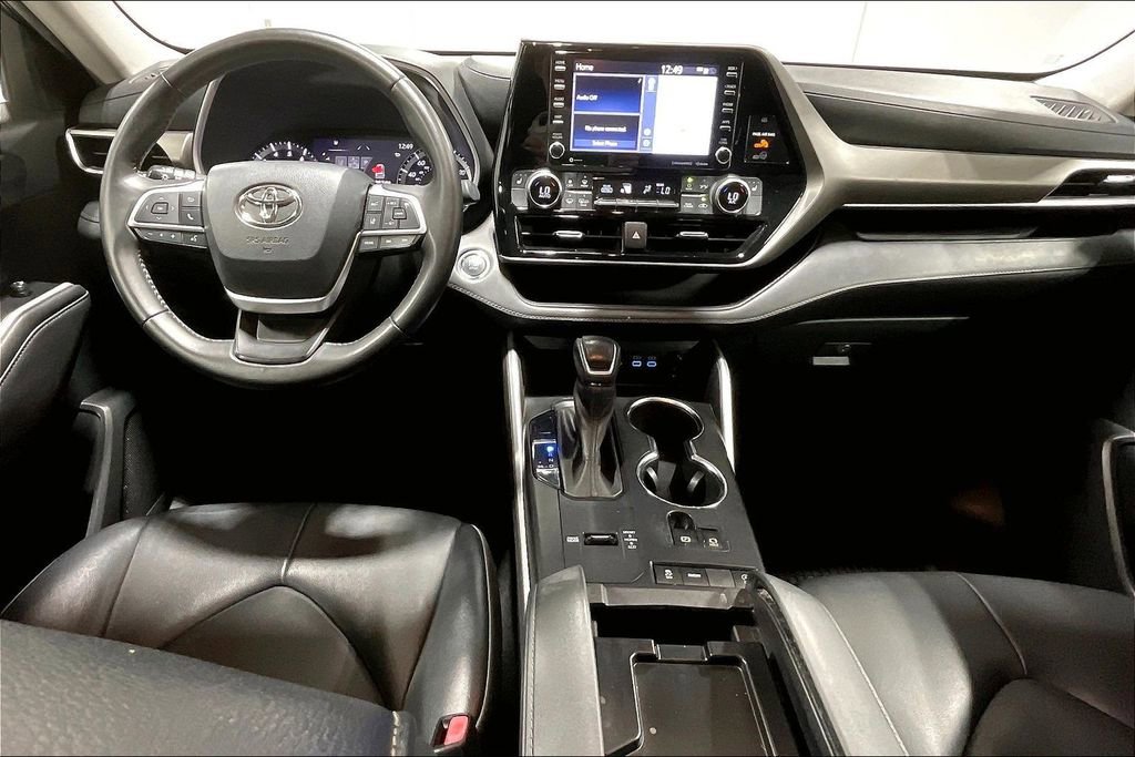 Used 2022 Toyota Highlander XLE image 18