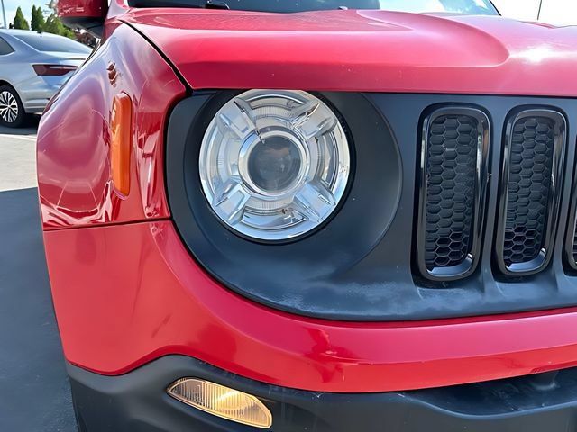Used 2018 Jeep Renegade Altitude w/ Advanced Technology Group AWD/4WD image 9