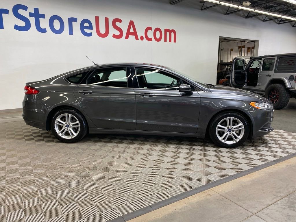 Used 2018 Ford Fusion SE w/ Fusion SE Technology Package FWD image 7