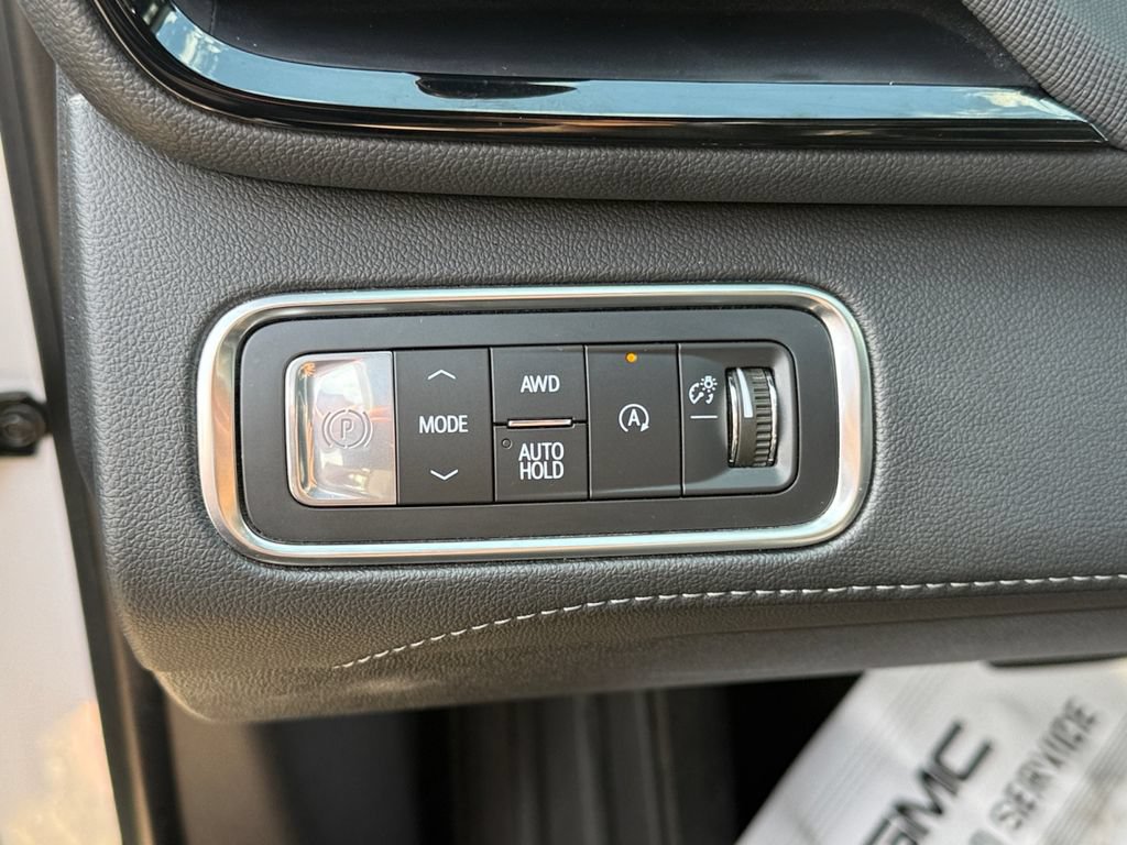 Used 2025 Buick Enclave Preferred AWD/4WD image 19