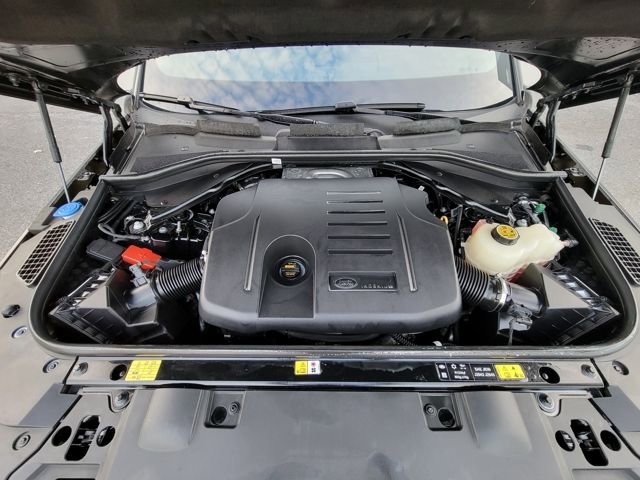 Used 2025 Land Rover Range Rover Sport SE image 9
