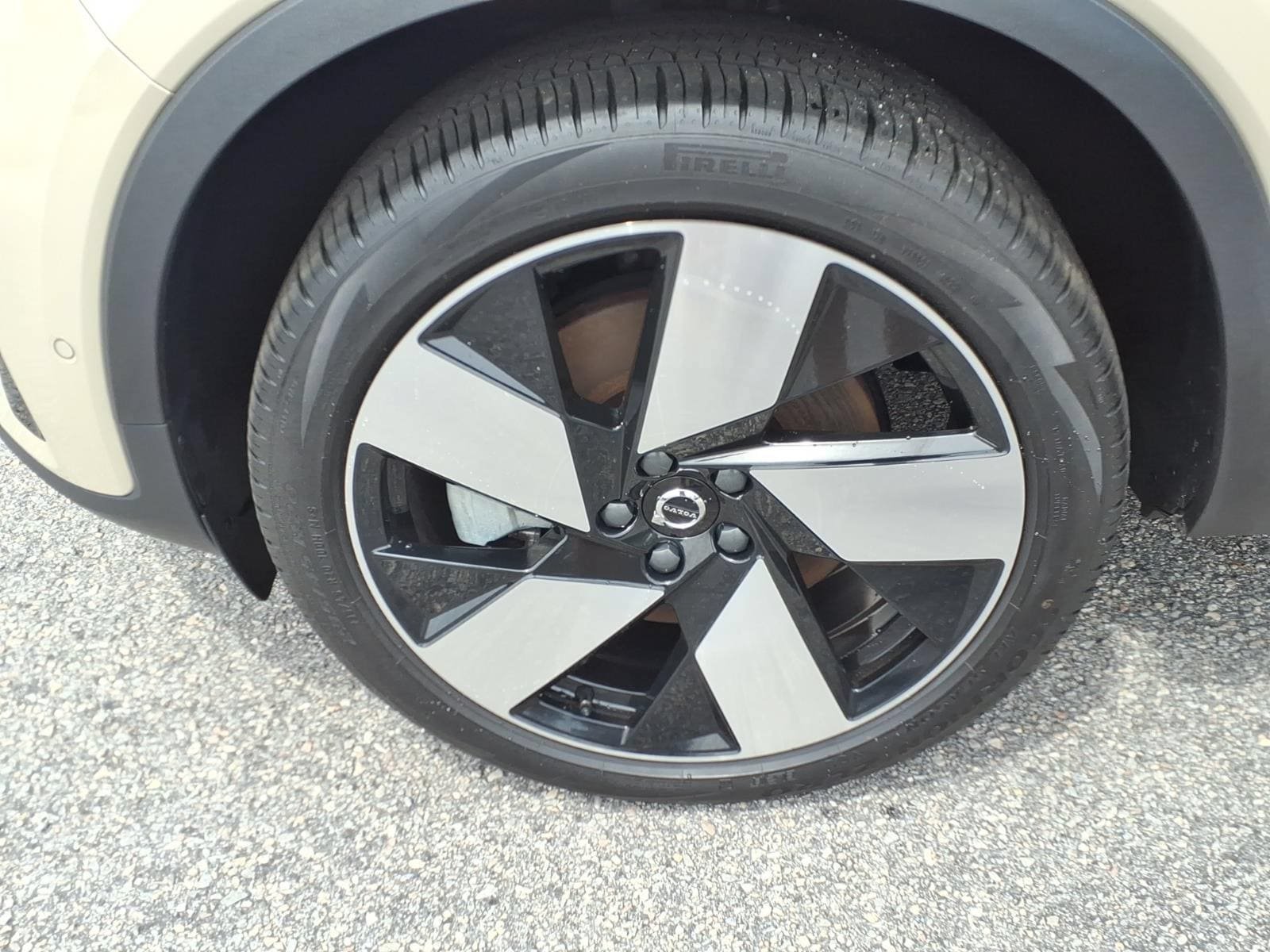 Certified 2025 Volvo EX40 Ultra AWD/4WD image 11