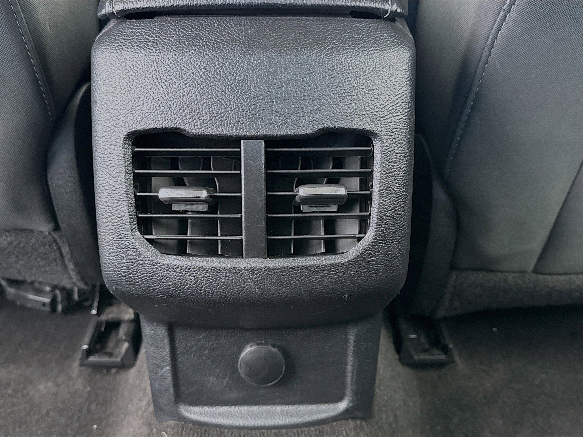 Used 2019 Ford Fusion SE image 16