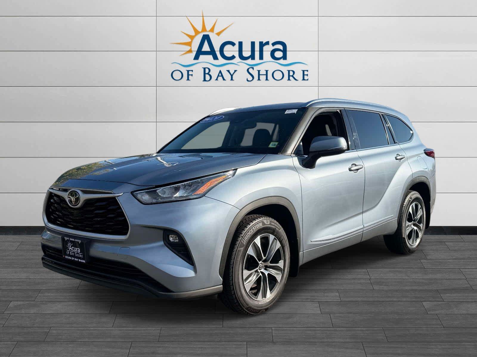 Used 2020 Toyota Highlander XLE AWD/4WD image 1