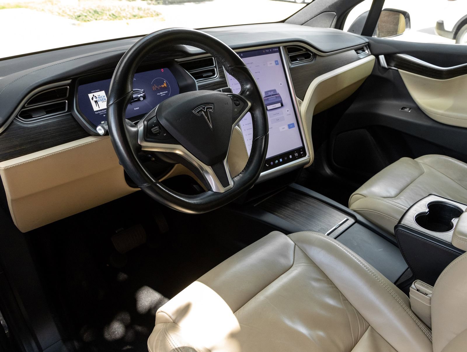Used 2016 Tesla Model X 70D AWD/4WD image 4