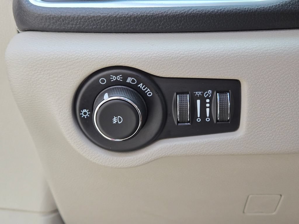 Used 2021 Chrysler Pacifica Limited w/ Premium & Safety Sphere Group AWD/4WD image 29