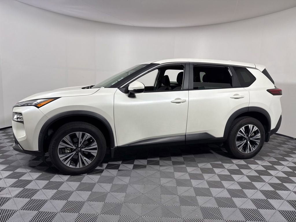 Used 2023 Nissan Rogue SV image 3
