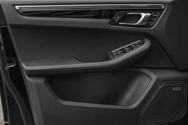 Used 2024 Porsche Macan w/ Premium Plus Package image 9