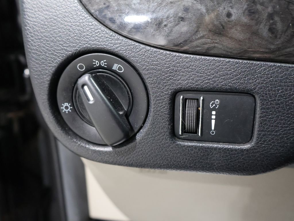 Used 2016 Dodge Grand Caravan SXT image 27