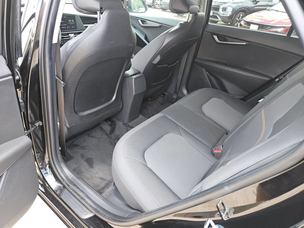 Used 2025 Kia Niro LX FWD image 28