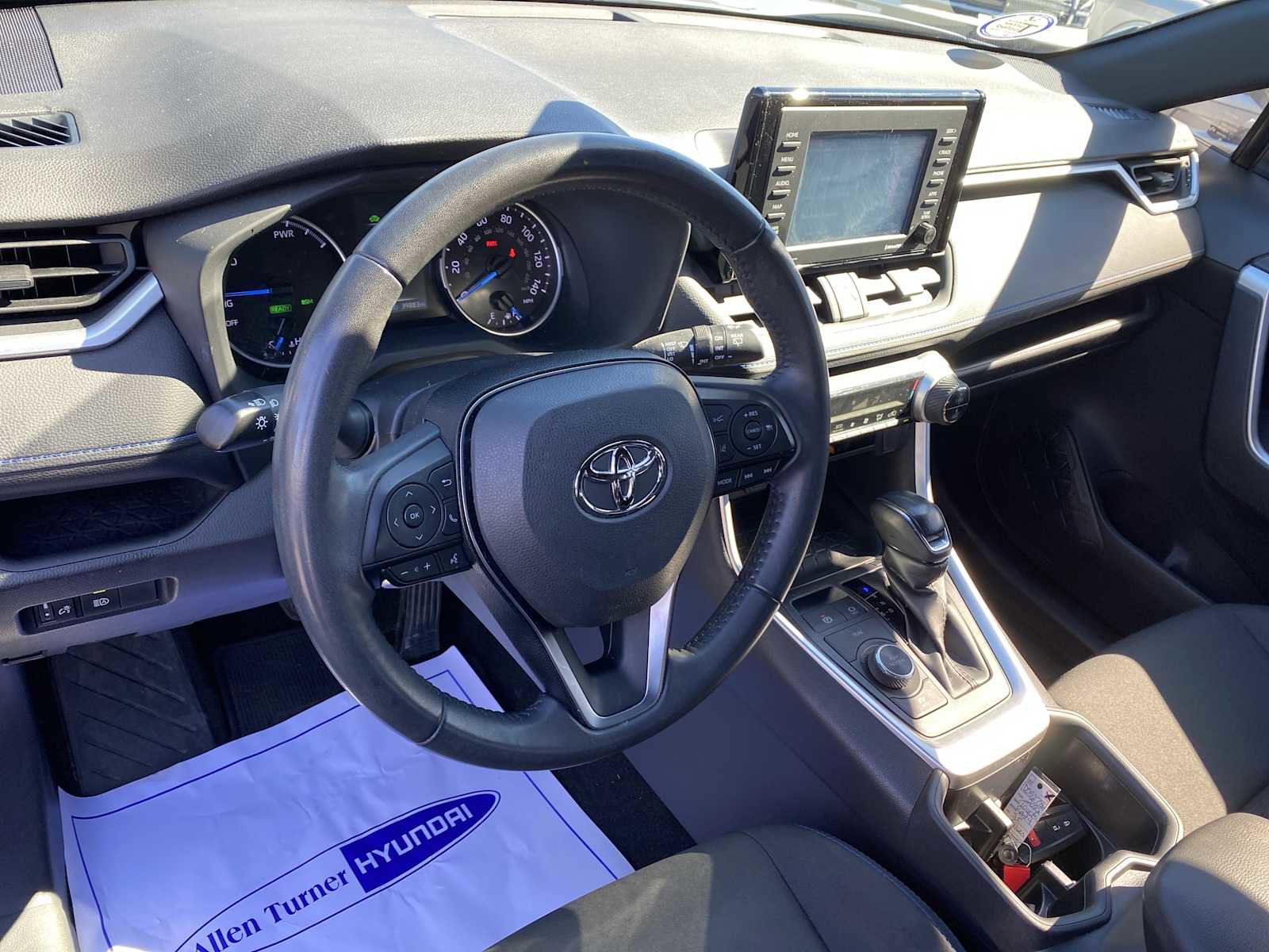 Used 2022 Toyota RAV4 SE image 10