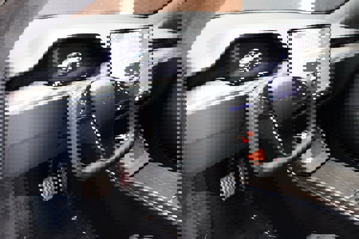 Used 2023 Tesla Model S AWD image 22