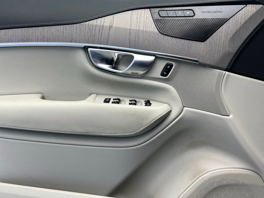 Used 2025 Volvo XC90 B6 Ultra w/ Protection Package Premier image 39