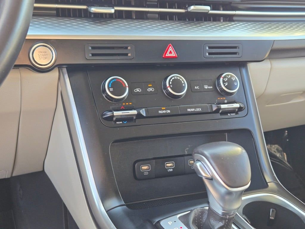 Used 2024 Kia Carnival LX image 25