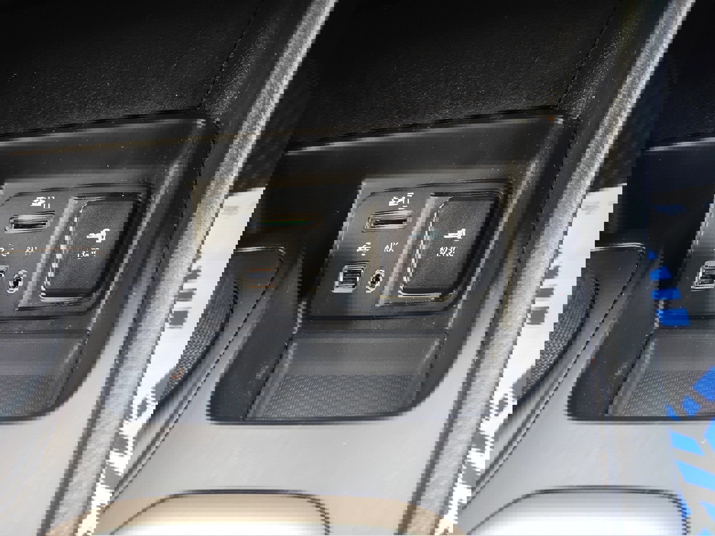 Used 2016 Jeep Cherokee Latitude w/ Cold Weather Group image 22