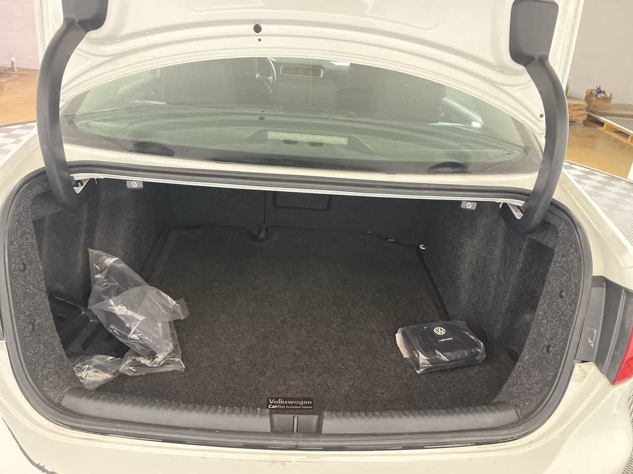 Used 2014 Volkswagen Jetta SE FWD image 25