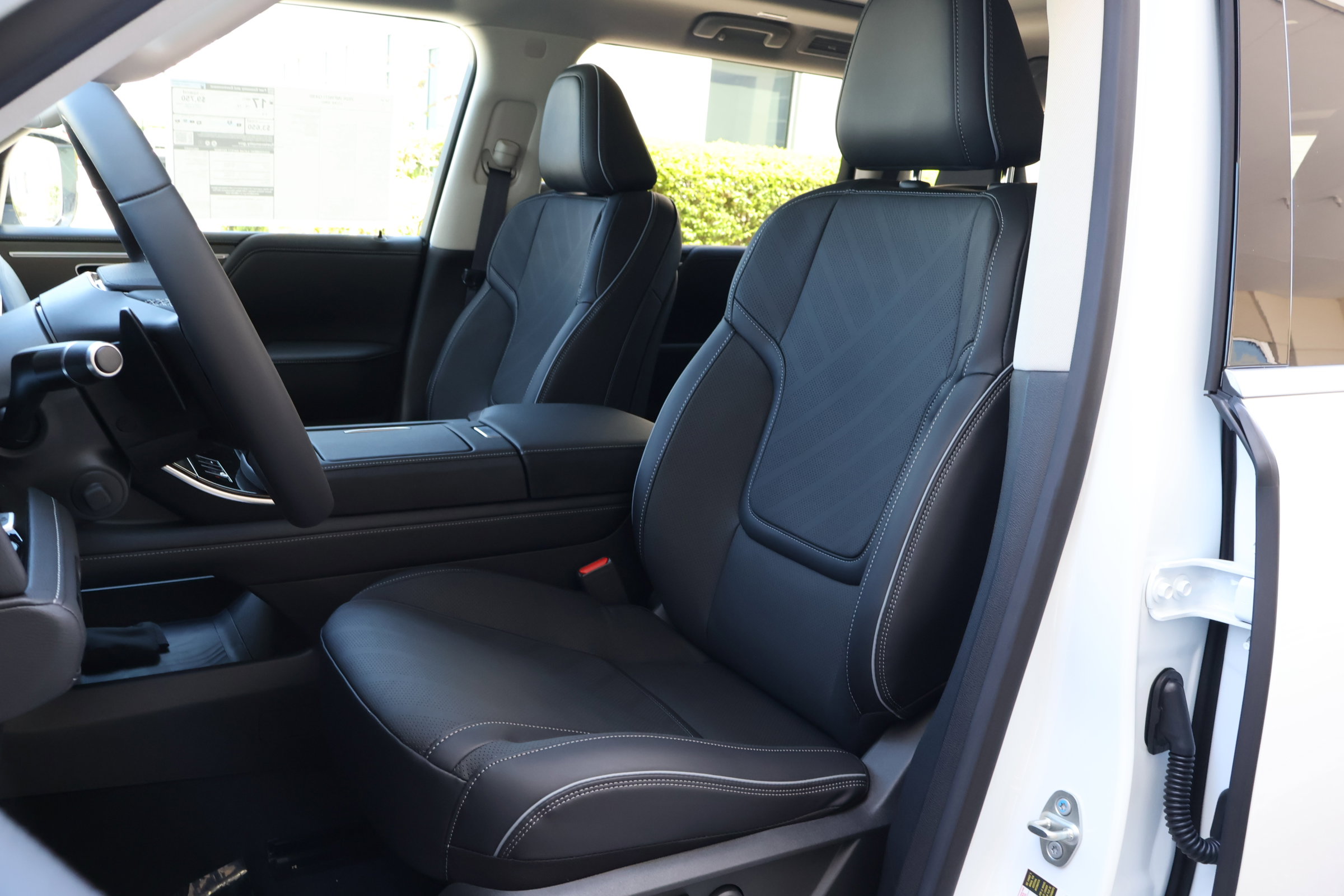 New 2026 INFINITI QX80 Luxe image 2