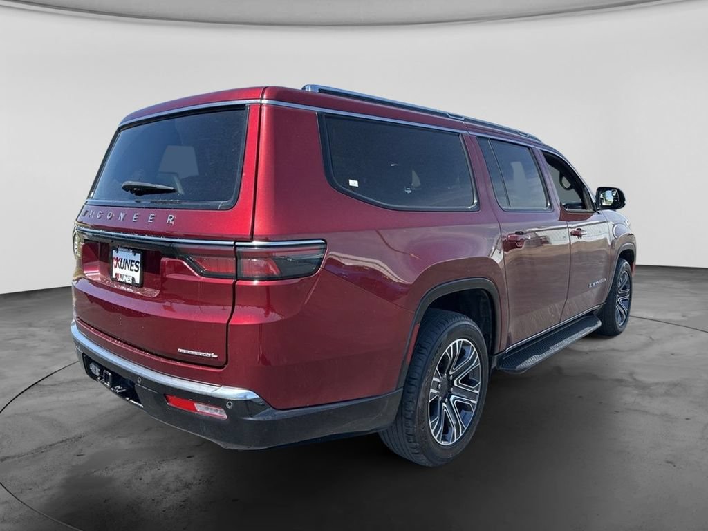 Used 2023 Jeep Wagoneer L Series II AWD/4WD image 10