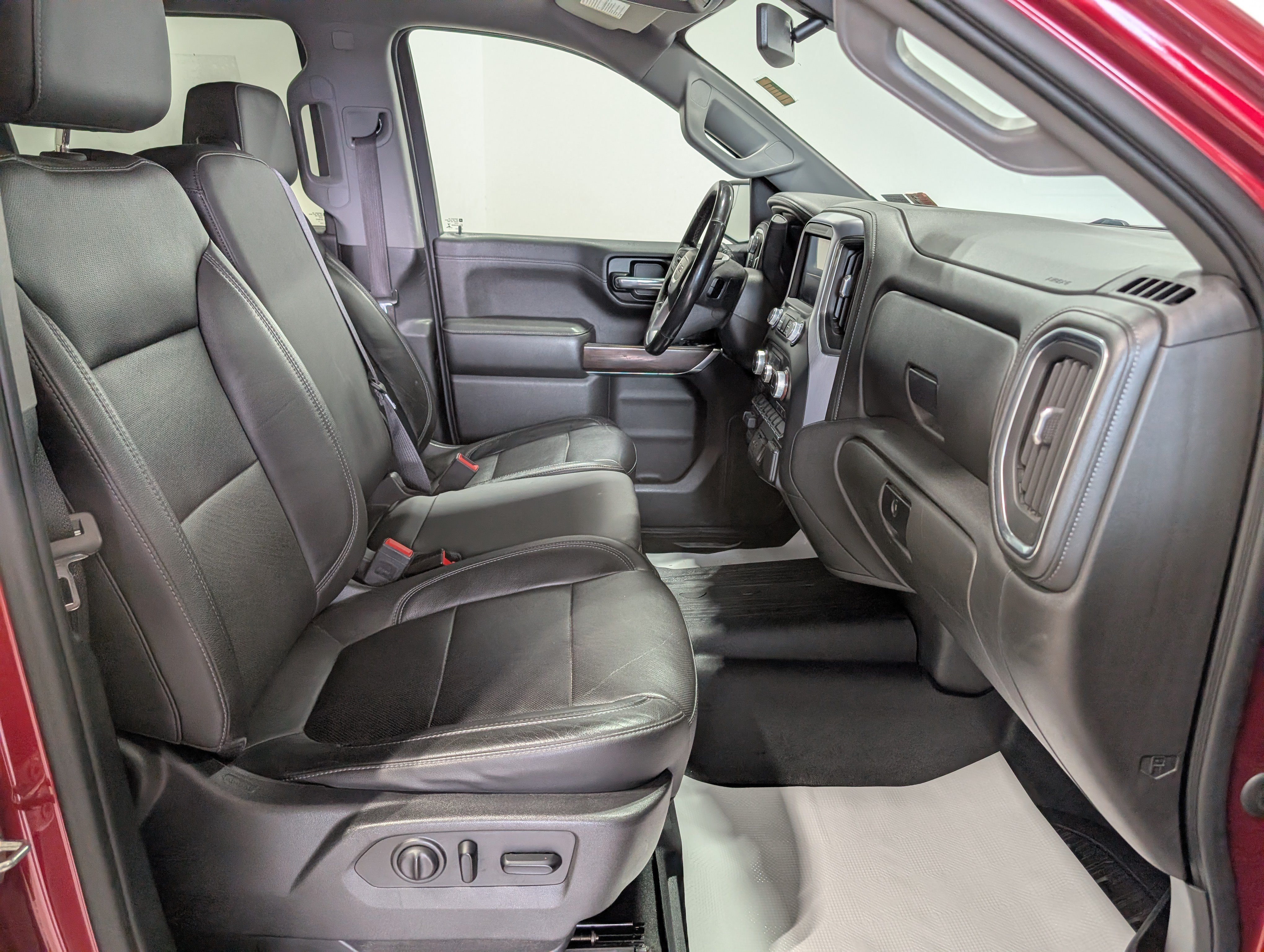 Used 2019 GMC Sierra 1500 SLT w/ X31 Off-Road Package AWD/4WD image 20