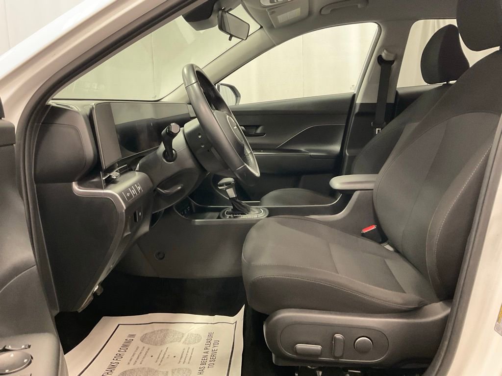 Used 2025 Hyundai Kona SEL image 4