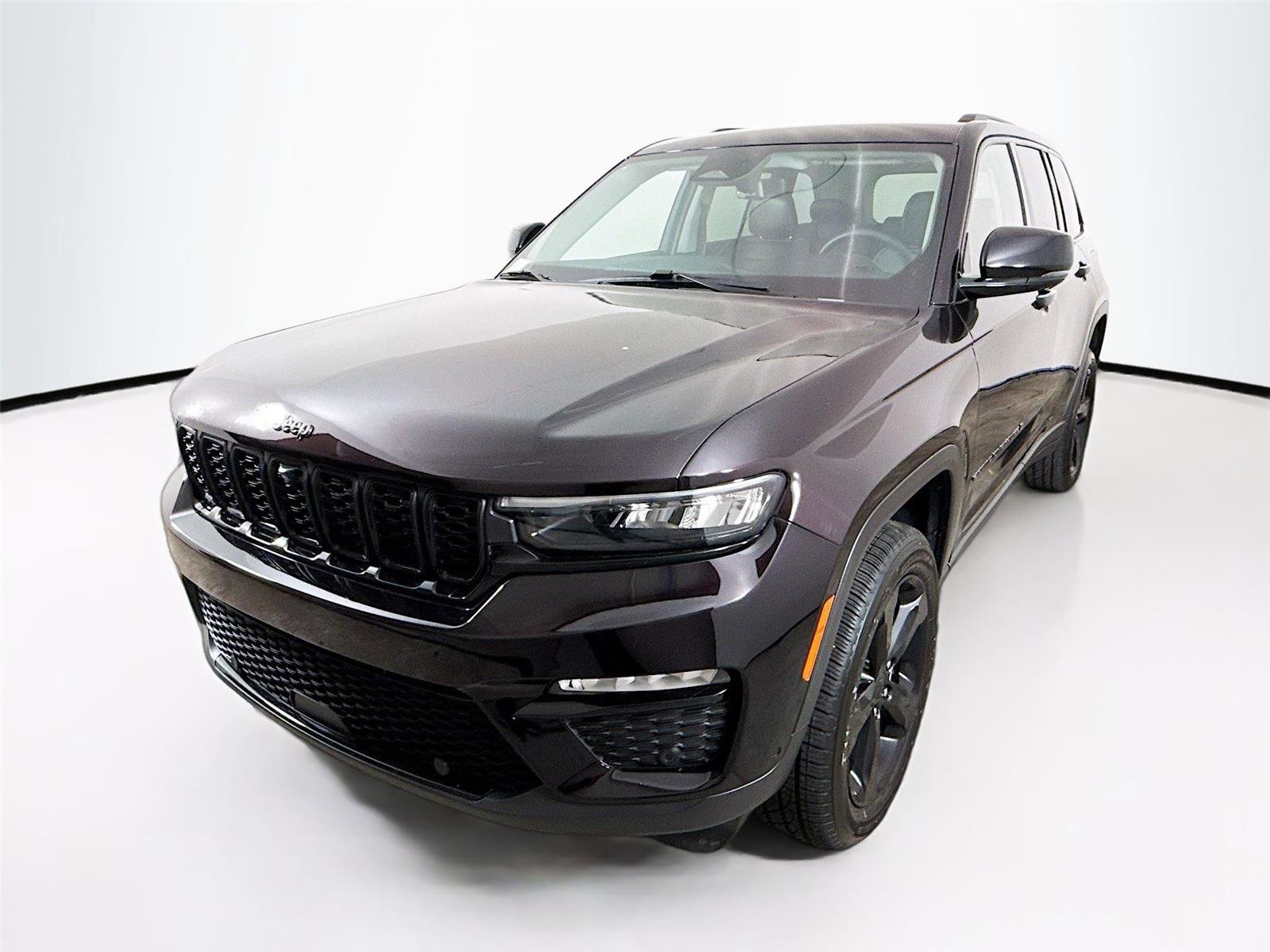 Used 2023 Jeep Grand Cherokee Limited w/ Luxury Tech Group II image 3