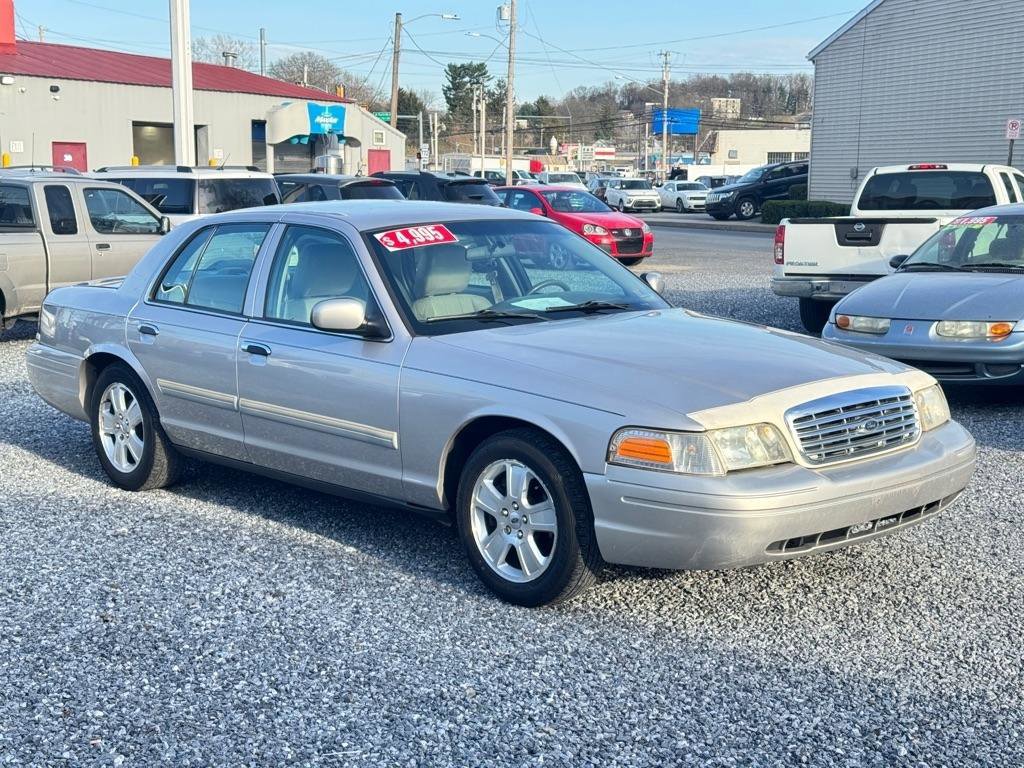 Used 2011 Ford Crown Victoria LX w/ Comfort Appearance Pkg RWD image 3