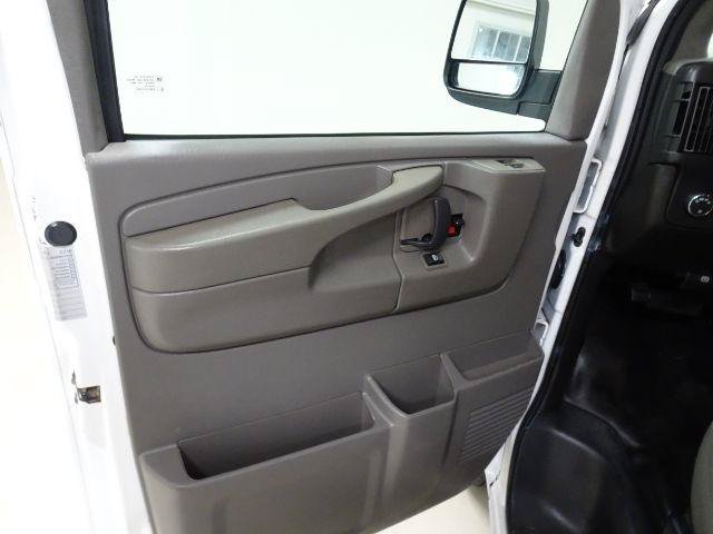 Used 2015 Chevrolet Express 2500 RWD image 27