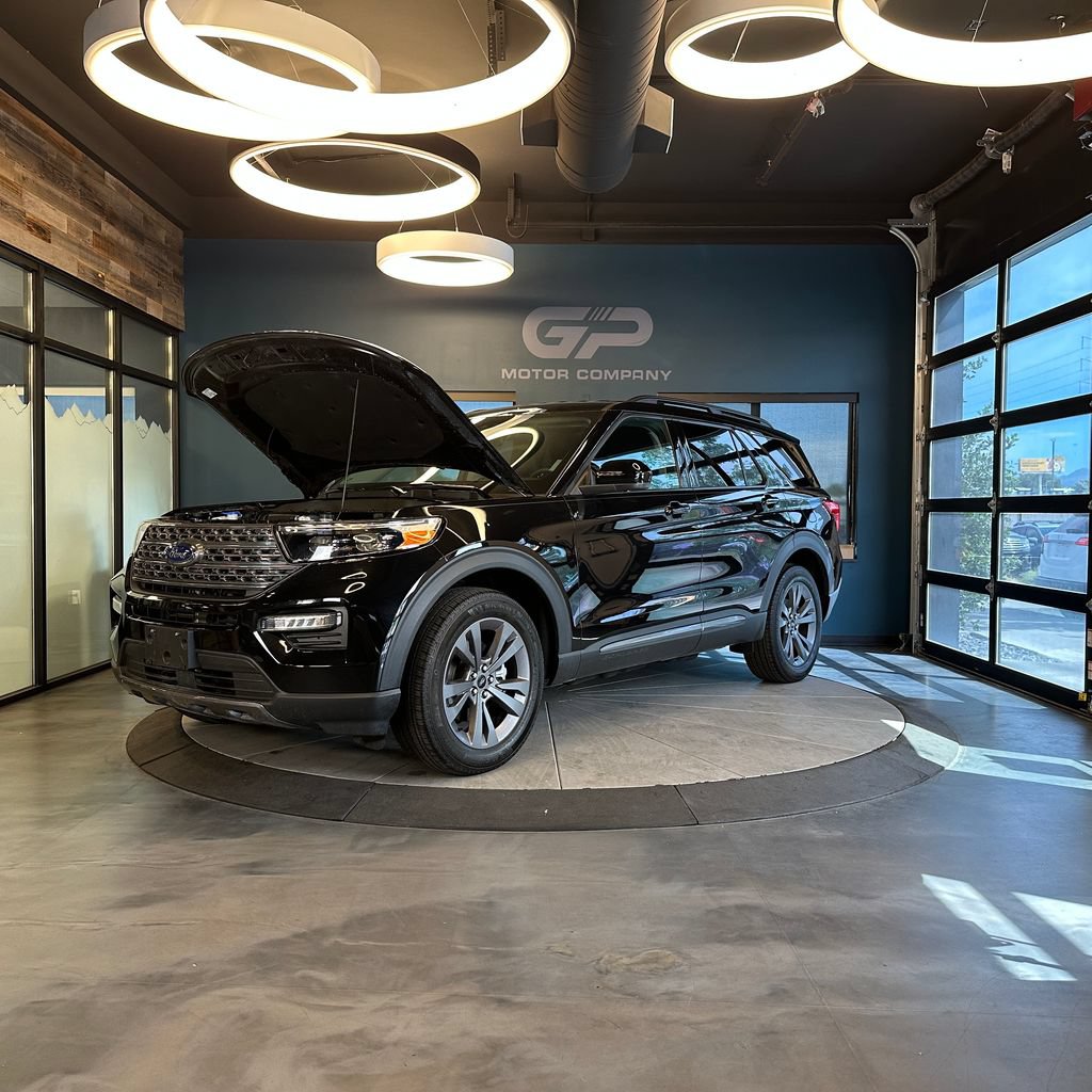 Used 2024 Ford Explorer XLT w/ Equipment Group 202A AWD/4WD image 25